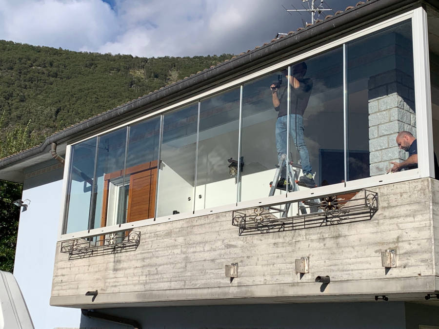Montaggio vetrate panoramiche Habitatende